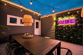 Paradise Palace Best Rooftop in HTX w Hot Tub