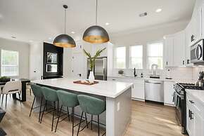 Paradise Palace Best Rooftop in HTX w Hot Tub