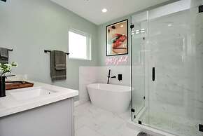 Paradise Palace Best Rooftop in HTX w Hot Tub