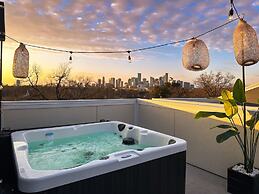 Paradise Palace Best Rooftop in HTX w Hot Tub