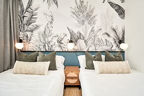 Paradise Palace Best Rooftop in HTX w Hot Tub