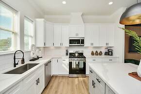 Paradise Palace Best Rooftop in HTX w Hot Tub