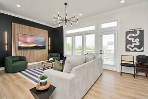 Paradise Palace Best Rooftop in HTX w Hot Tub