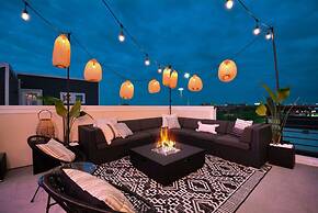 Paradise Palace Best Rooftop in HTX w Hot Tub