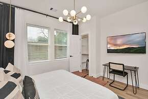 Paradise Palace Best Rooftop in HTX w Hot Tub