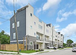 Paradise Palace Best Rooftop in HTX w Hot Tub