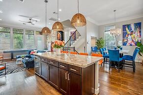 Posh Dtwn Midtown Home w Stunning Roof-topterrace