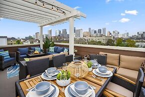 Posh Dtwn Midtown Home w Stunning Roof-topterrace