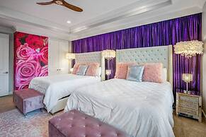 Posh Dtwn Midtown Home w Stunning Roof-topterrace