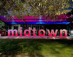 Posh Dtwn Midtown Home w Stunning Roof-topterrace