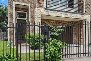 Posh Dtwn Midtown Home w Stunning Roof-topterrace
