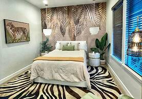 Posh Dtwn Midtown Home w Stunning Roof-topterrace