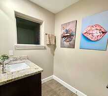 Posh Dtwn Midtown Home w Stunning Roof-topterrace