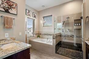 Posh Dtwn Midtown Home w Stunning Roof-topterrace