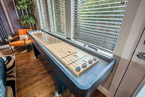 Posh Dtwn Midtown Home w Stunning Roof-topterrace