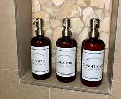 Posh Dtwn Midtown Home w Stunning Roof-topterrace