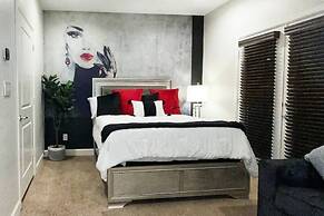 Posh Dtwn Midtown Home w Stunning Roof-topterrace