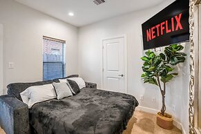 Posh Dtwn Midtown Home w Stunning Roof-topterrace