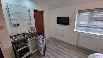 St Albans Stylish Suite With Kitchenette