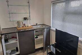St Albans Stylish Suite With Kitchenette