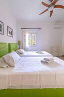 Relax Joy Villa - Easy Beach Access 150m Away