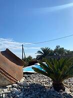 Relax Joy Villa - Easy Beach Access 150m Away