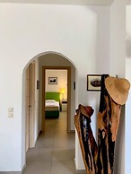 Relax Joy Villa - Easy Beach Access 150m Away