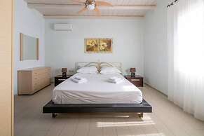 Relax Joy Villa - Easy Beach Access 150m Away