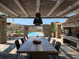 Relax Joy Villa - Easy Beach Access 150m Away