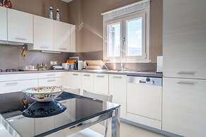 Relax Joy Villa - Easy Beach Access 150m Away