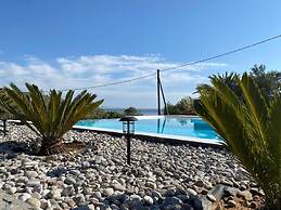 Relax Joy Villa - Easy Beach Access 150m Away