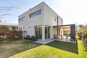 Casa con parrilla en complejo privado