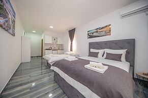 Green Pino Seaview Studios