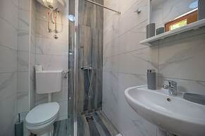 Green Pino Seaview Studios