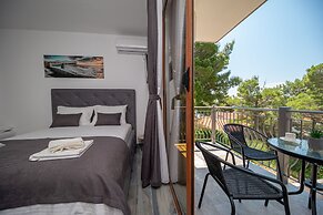 Green Pino Seaview Studios