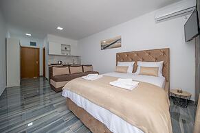 Green Pino Seaview Studios