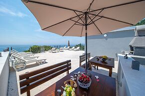 Green Pino Seaview Studios