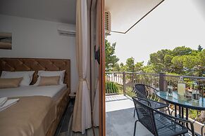 Green Pino Seaview Studios