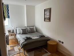 Stylish Studio Flat Near Central London