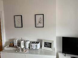 Stylish Studio Flat Near Central London