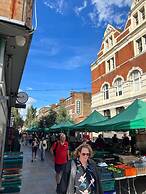 Stylish Studio Flat Near Central London