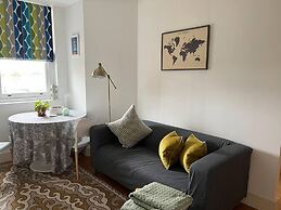 Stylish Studio Flat Near Central London