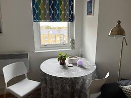 Stylish Studio Flat Near Central London