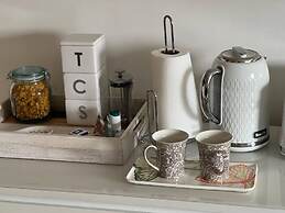 Stylish Studio Flat Near Central London