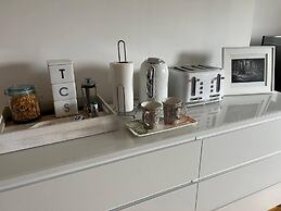 Stylish Studio Flat Near Central London