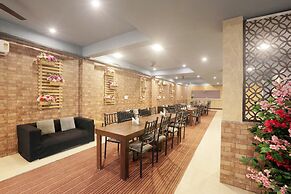 Hotel Lemon Suites & Banquet Noida Sector 62