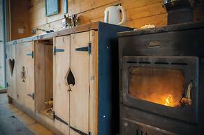 The Hygge Hut - 1 Bed - Freshwest Beach Retreat