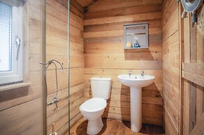 The Hygge Hut - 1 Bed - Freshwest Beach Retreat