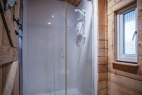 The Hygge Hut - 1 Bed - Freshwest Beach Retreat