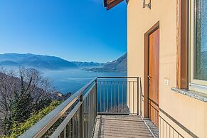 Sunny Varenna Apartment